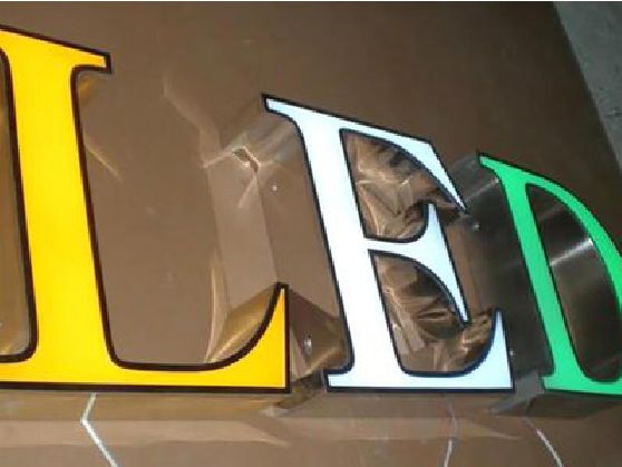 开封介绍LED招牌的基础知识。